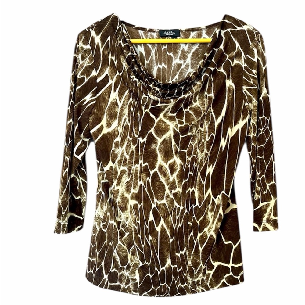 Peak & Peak Giraffe Print Blouse – Size Medium